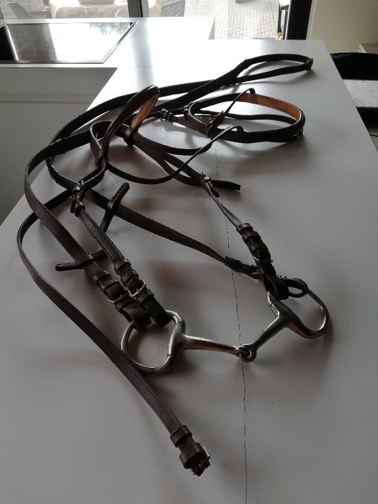 1  bruin kopstuk, Dieren en Toebehoren, Paarden en Pony's | Hoofdstellen en Tuigage, Ophalen of Verzenden, Zo goed als nieuw, Bruin