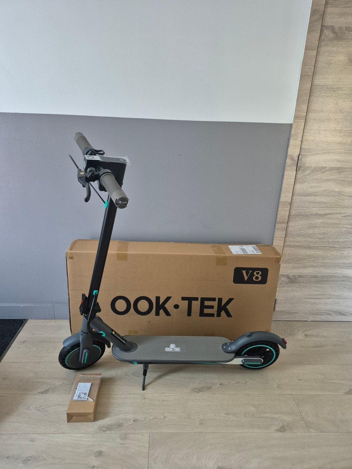 Elektrische step Nieuw In Doos  2 Jaar Garantie + Factuur, Fietsen en Brommers, Steps, Ophalen of Verzenden, Nieuw, Elektrische step (E-scooter)