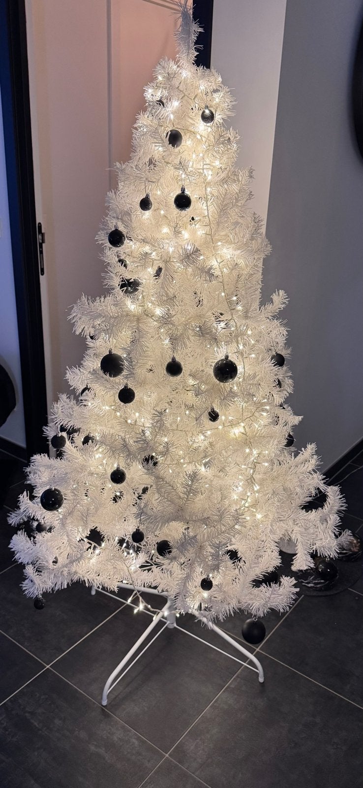 Kerstboom wit met zwarte versiering, Ophalen, Zo goed als nieuw