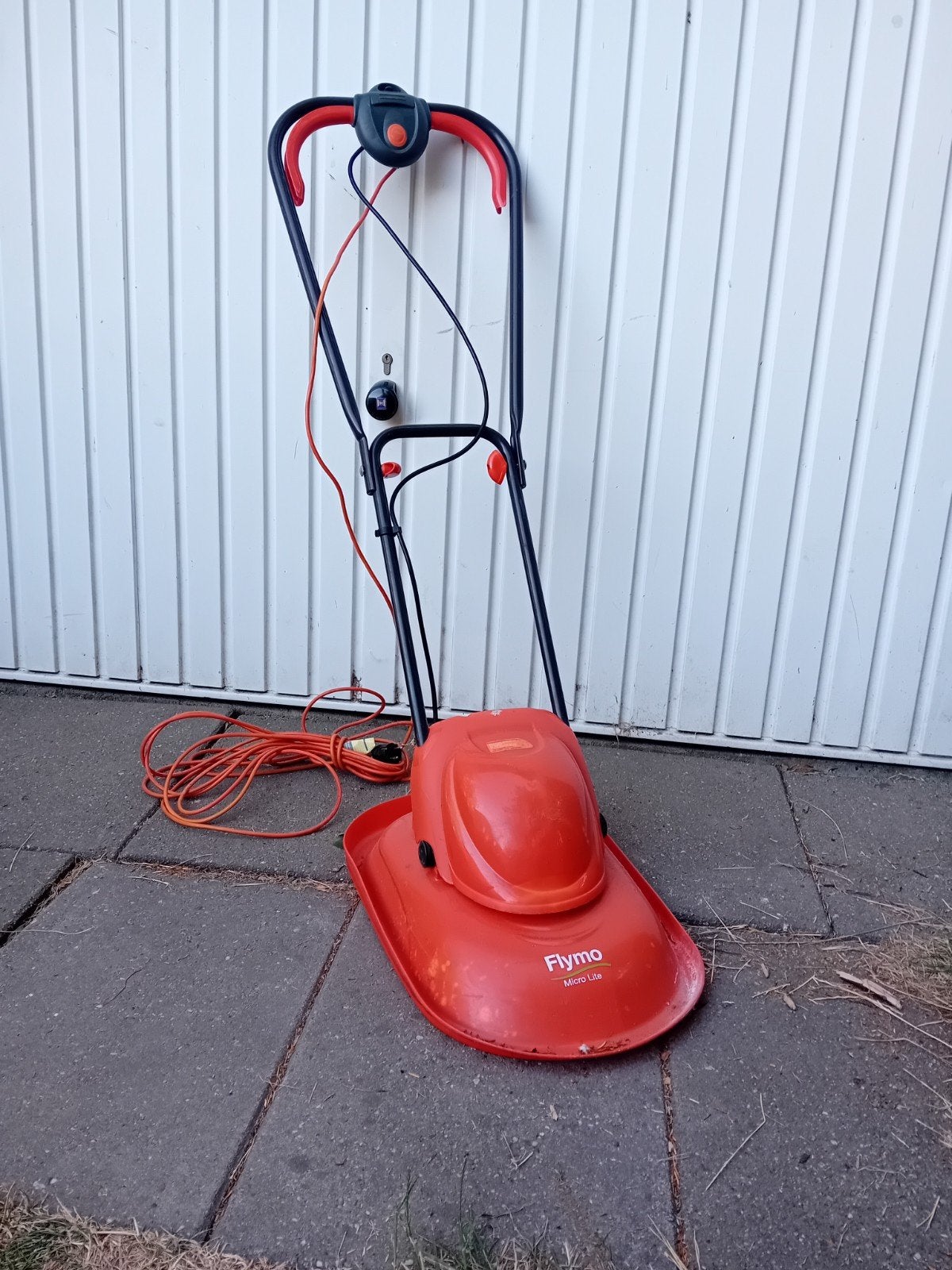 Flymo grasmaaier. hovercraft model., Ophalen, Gebruikt, Elektrische grasmaaier