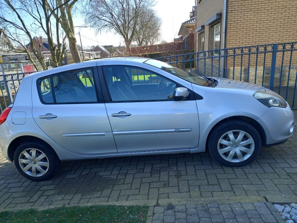 Renault Clio 1.2 essence 55kw /07-2011/5portes/Garantie 1an, Auto's, Renault, Euro 5, Stof, 1169 kg, 135 g/km