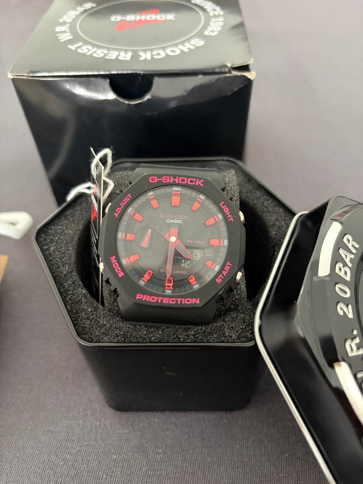 Casio Gshock Black Red gloednieuw, Handtassen en Accessoires, Polshorloge, Nieuw, Kunststof, Ophalen of Verzenden