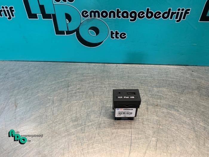 AUX/USB aansluiting van een Hyundai I10 (I10 08-), Auto-onderdelen, Gebruikt, -, -, Ophalen of Verzenden