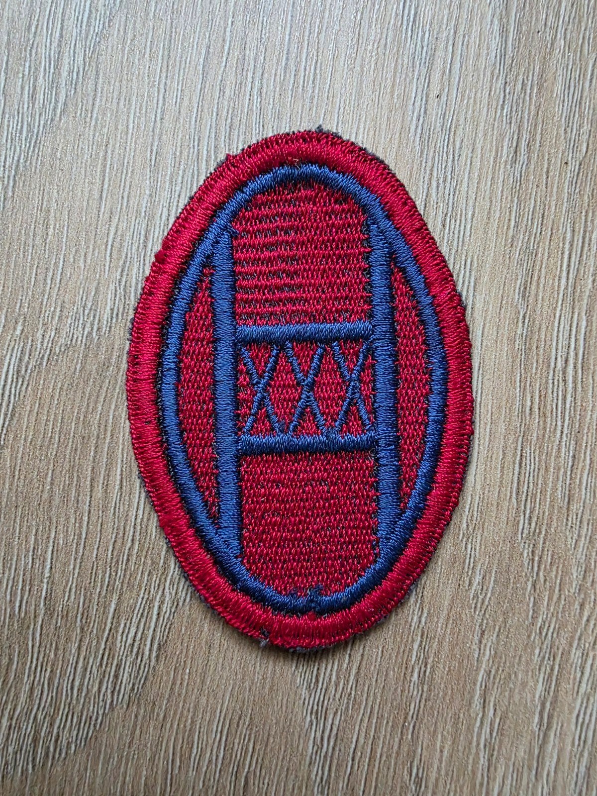 US WW2 30th Infantry division patch red border black back, Verzamelen, Ophalen of Verzenden
