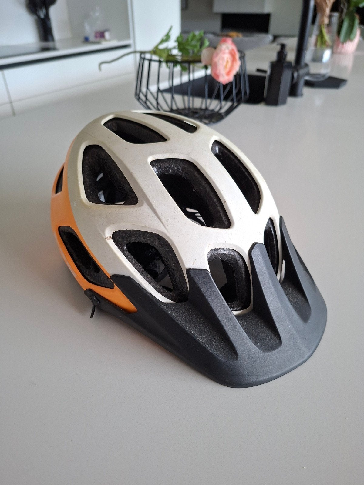 POC MTB-helm wit/zwart met zonneklep, Enlèvement ou Envoi, M, Comme neuf, Poc