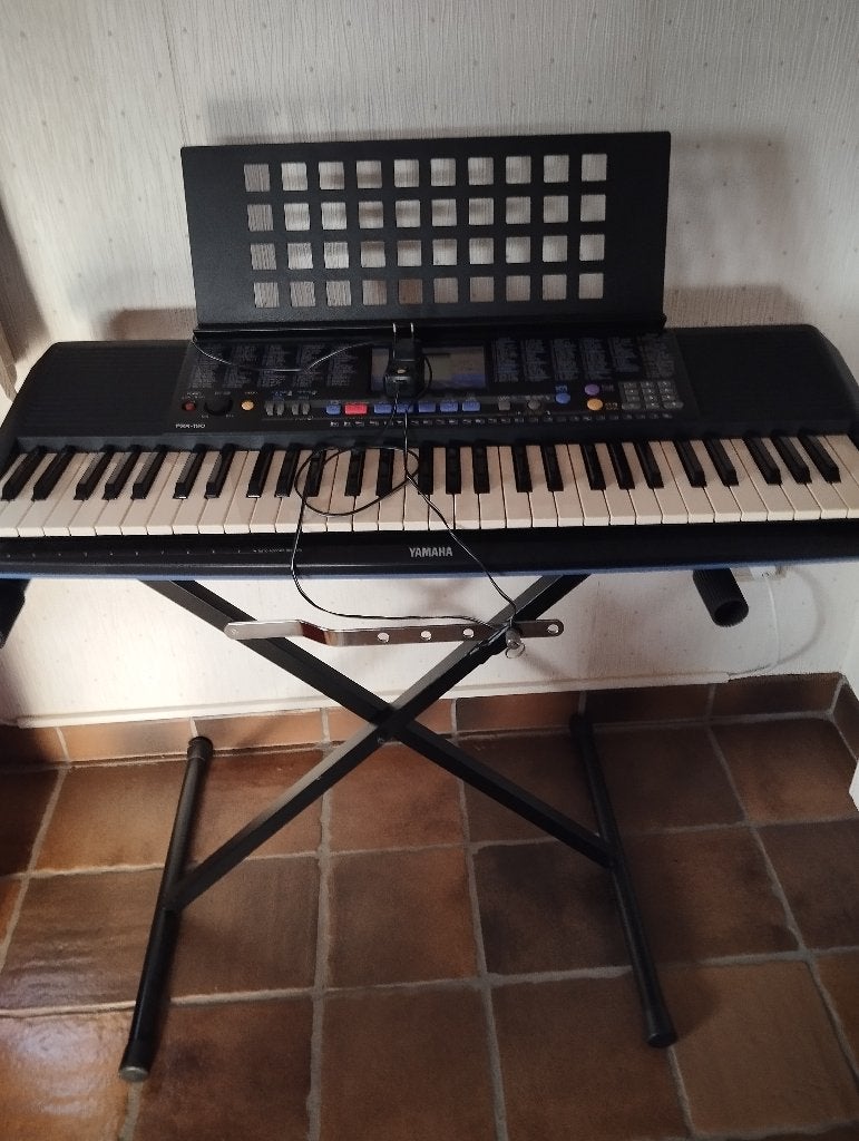 Synthétiseur Yamaha avec pied, Enlèvement, Utilisé, Yamaha, Avec pied