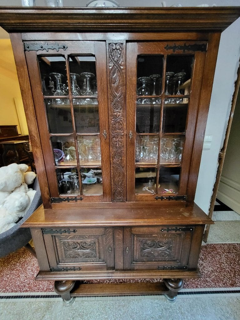 Antieke eetkamer (wandkast, vitrinekast, tafel en 6 stoelen), Enlèvement
