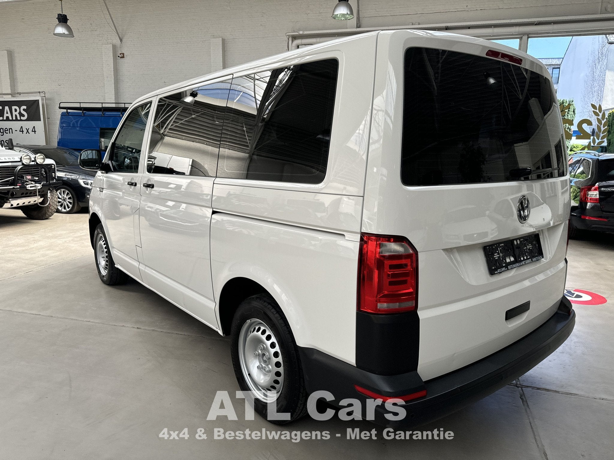Volkswagen Transporter 2.0 Diesel | Automaat | 8+1 Minibus |, Autos, Camionnettes & Utilitaires, Cuir, Intérieur cuir, 110 kW