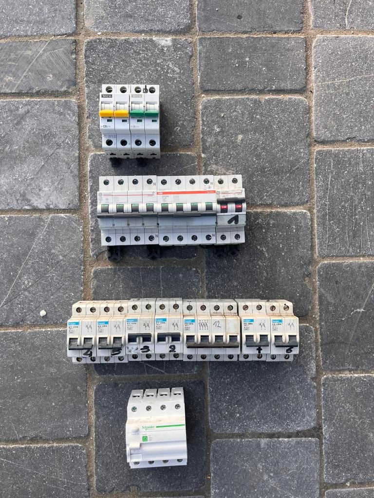Verschillende zekeringen - bieden apart of samen, Ophalen, Gebruikt