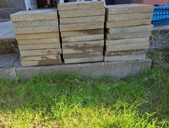 Lot de 36 dalles d'occasion en béton, Enlèvement