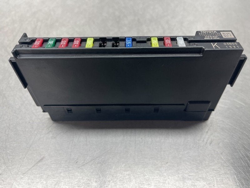 BOITIER FUSIBLES Toyota Land Cruiser (J15) (|8264160130|), Autos : Pièces & Accessoires, Utilisé, Toyota