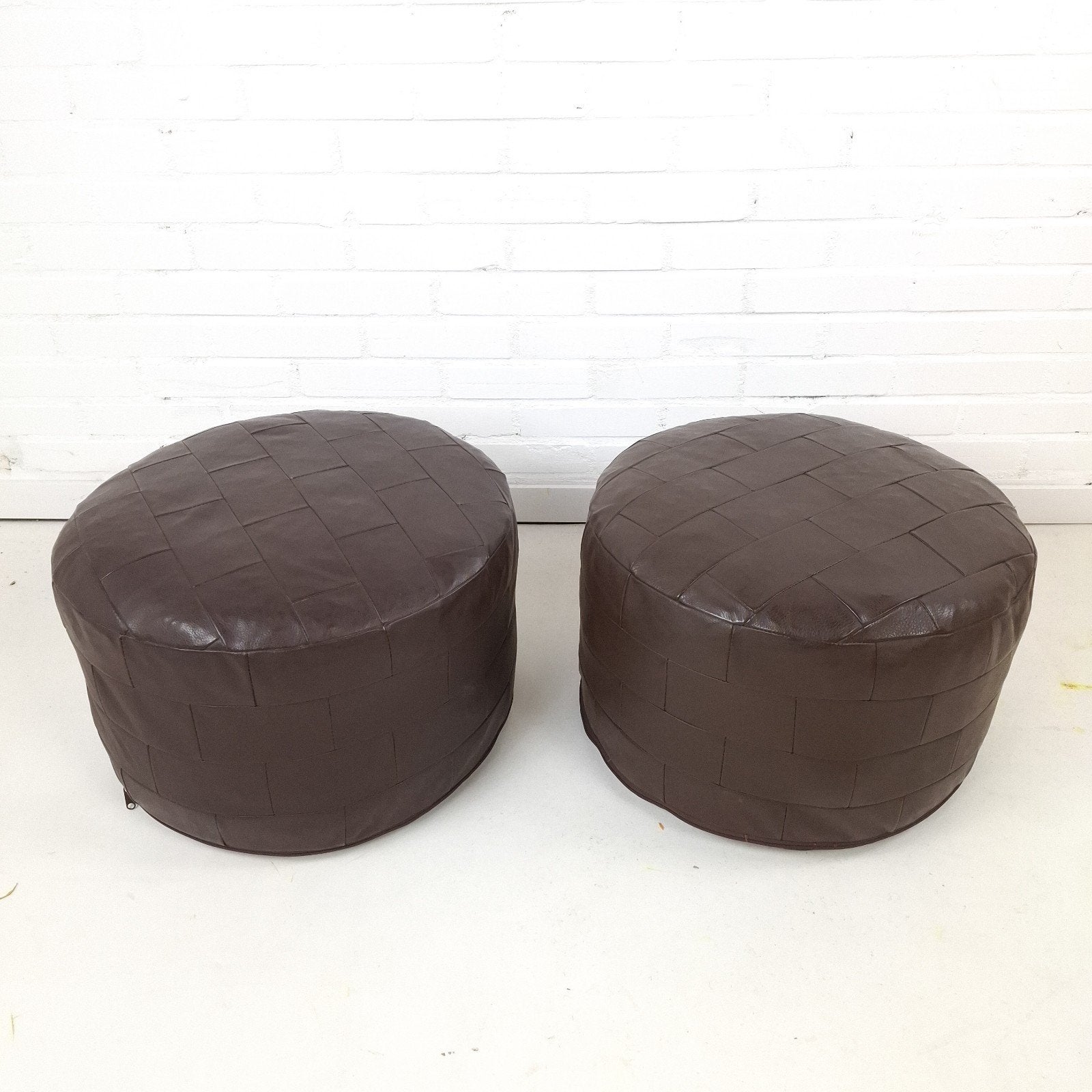 2x vintage poef rond patchwork leer donkerbruin jaren 70, Ophalen, Rond, Leer