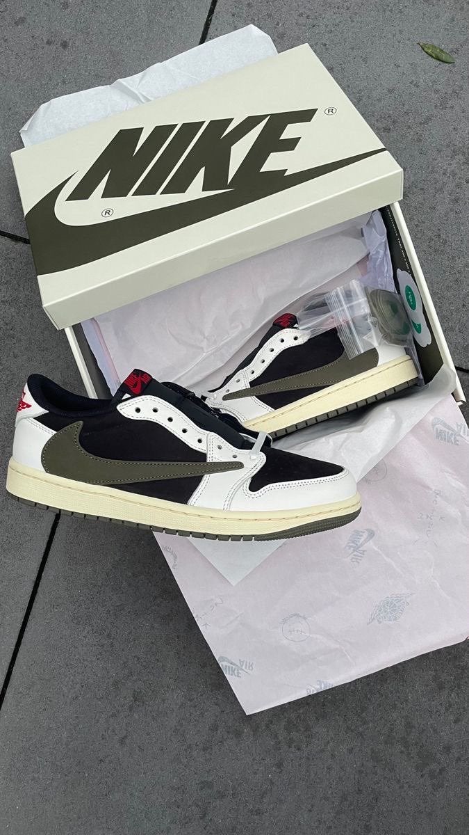 Air Jordan 1 Low, Ophalen of Verzenden, Zo goed als nieuw