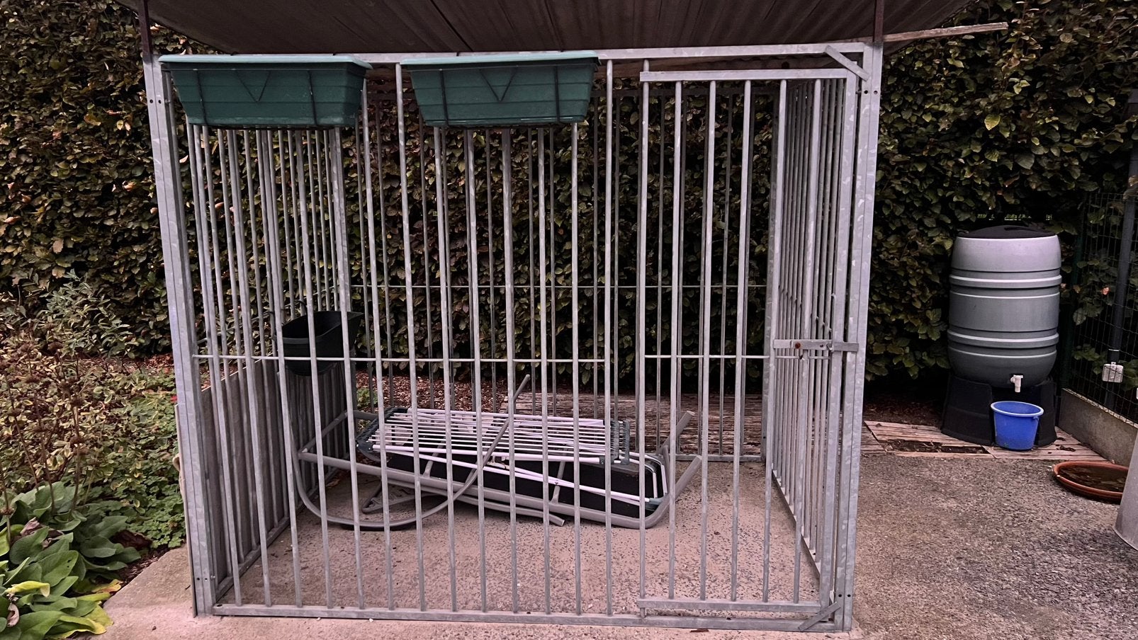 Niche pour chien (couverte), Animaux & Accessoires, Enlèvement, Comme neuf