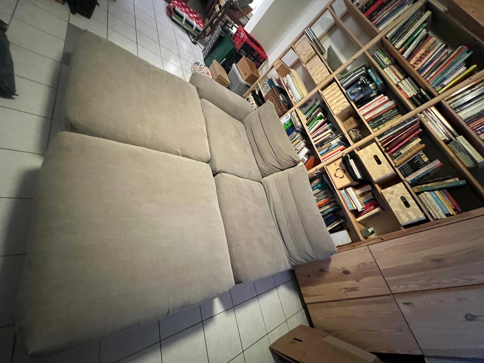 Grote comfortabele antracietkleurige zetel met 2voetenbanken