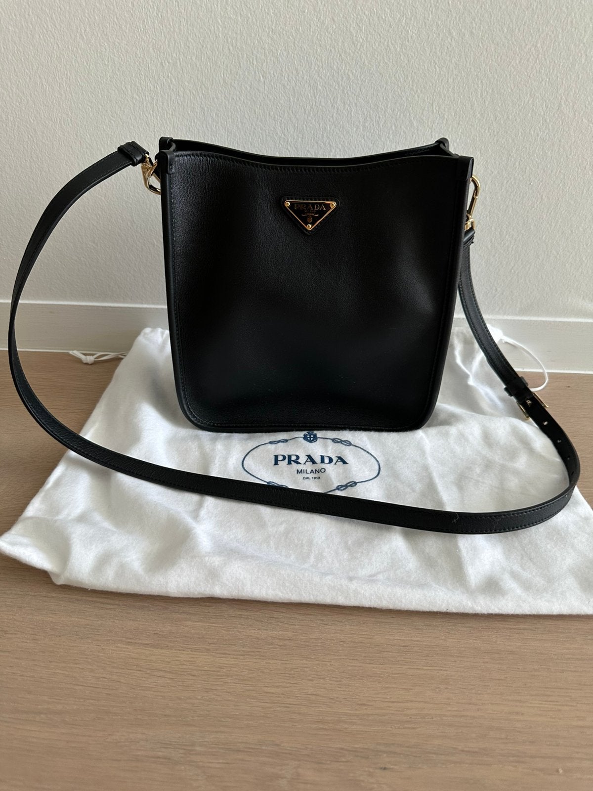 Schouder/crossbody tas Prada, Ophalen of Verzenden, Zo goed als nieuw, Zwart, Schoudertasje