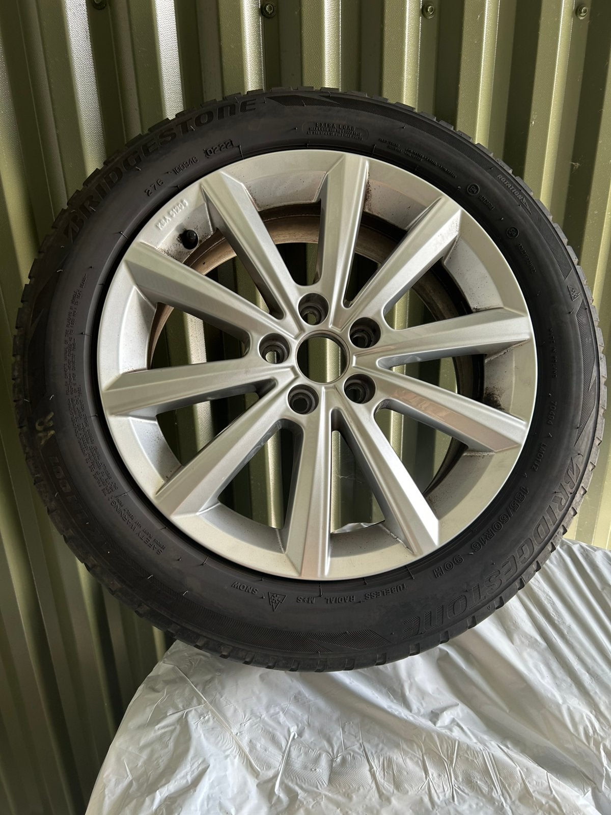 Jantes 16’ VW Polo avec pneus d'hiver, Autos : Pièces & Accessoires, Enlèvement, Pneus hiver, Jante(s)