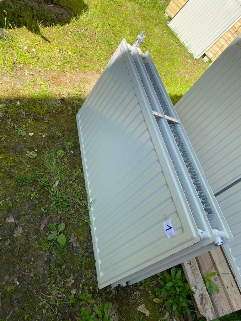 Radiatoren 60€/stuk, Ophalen, Zo goed als nieuw, Radiator