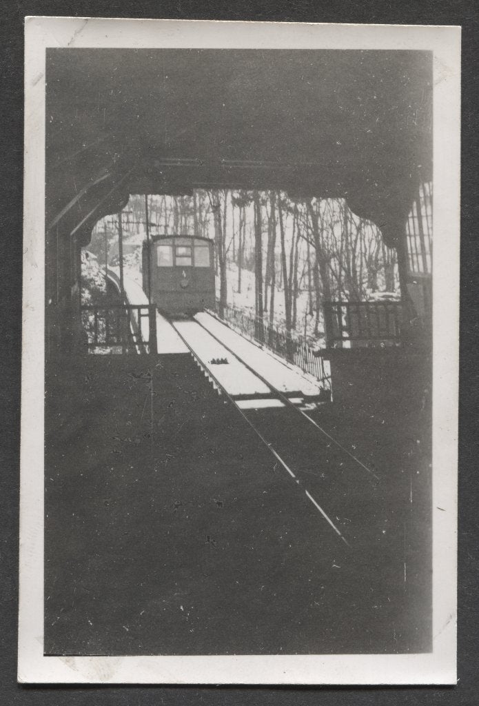 Zeldzame foto van Duitse tandradbaan in Koningsstuhl 1940., Collections, Trains & Trams, Envoi, Comme neuf, Autres, Carte ou Gravure