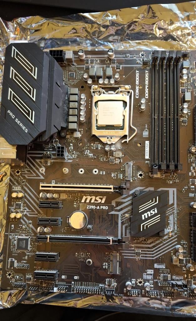 Z390-A PRO MotherBoard + CPU, LGA 1151, DDR4, Enlèvement, Utilisé