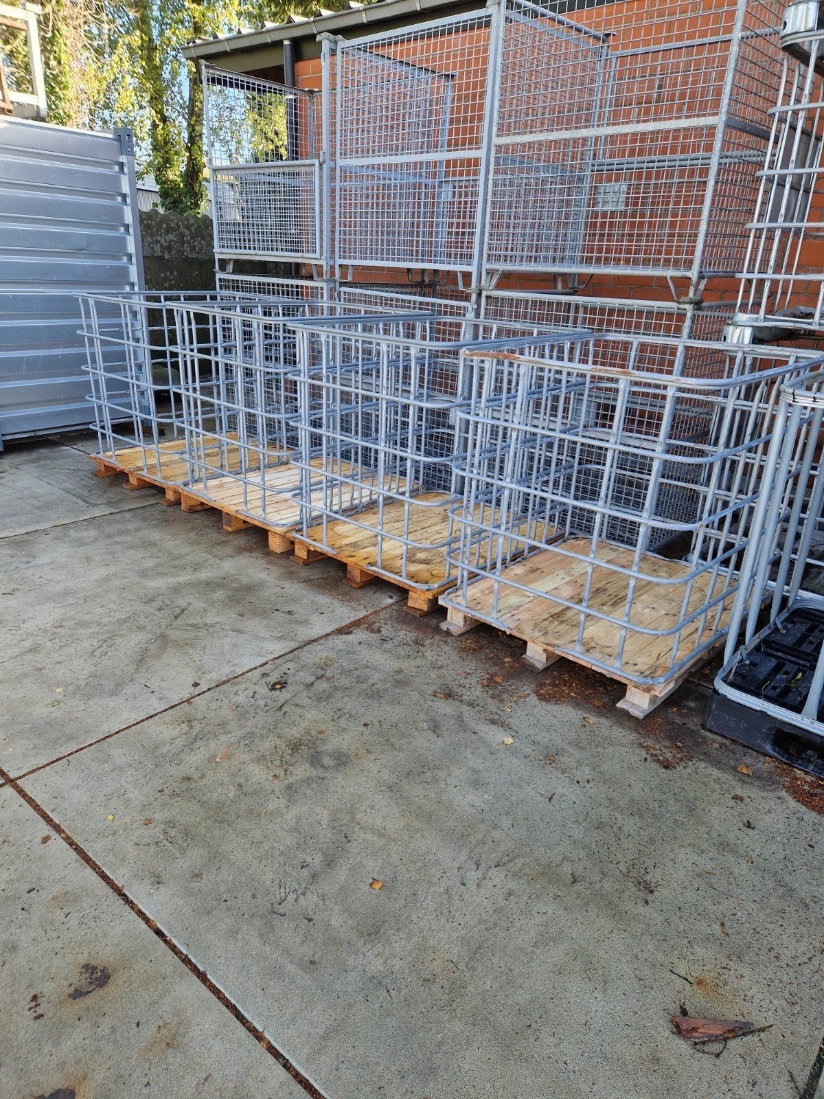 ibc kooien op houten pallet, Ophalen