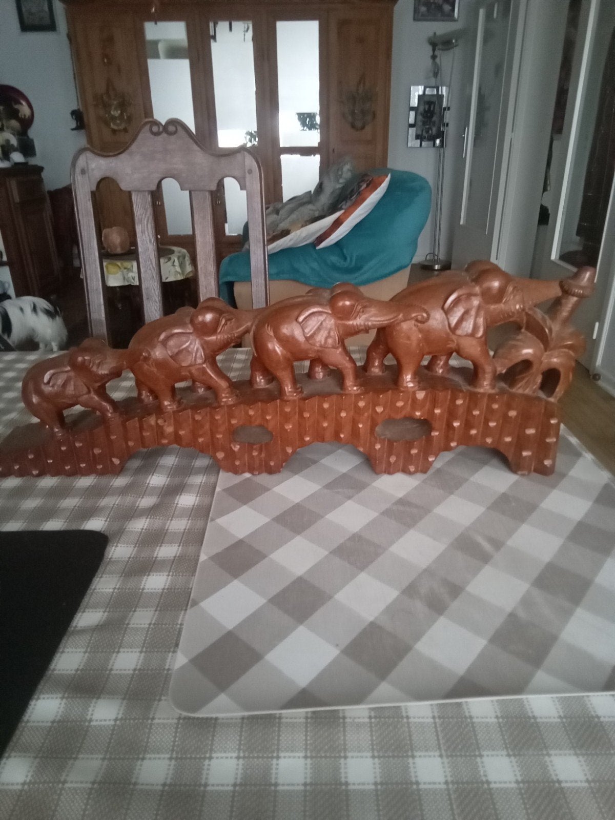 file d'elephant sculpter dans du Bois dense, Antiquités & Art, Enlèvement ou Envoi