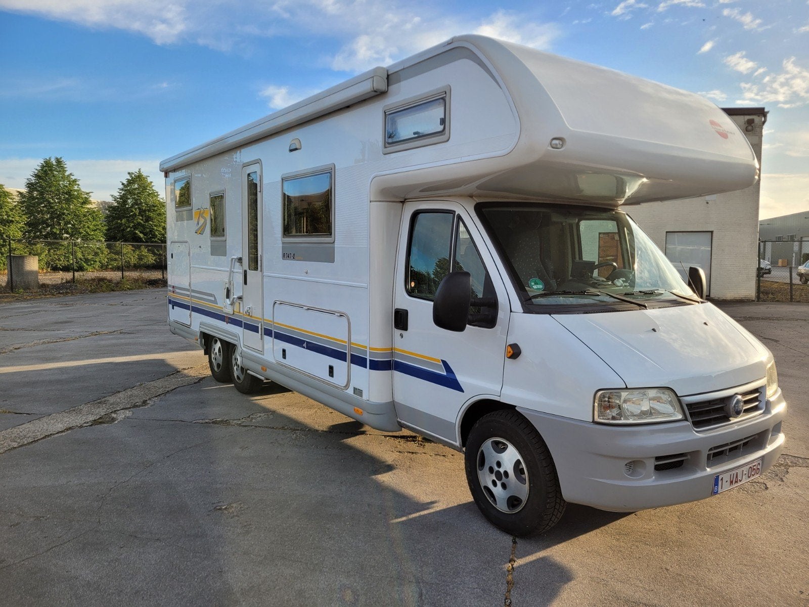 Burstner A747-2, Caravanes & Camping, Camping-cars, Siège de train, Réfrigérateur, Fiat, Boîte manuelle