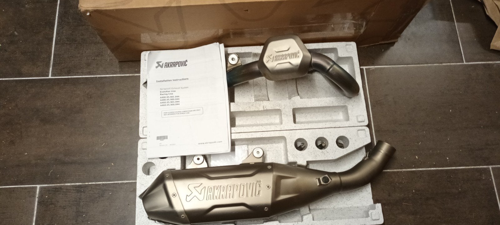 Akrapovic titanium uitlaatsysteem, Enlèvement ou Envoi