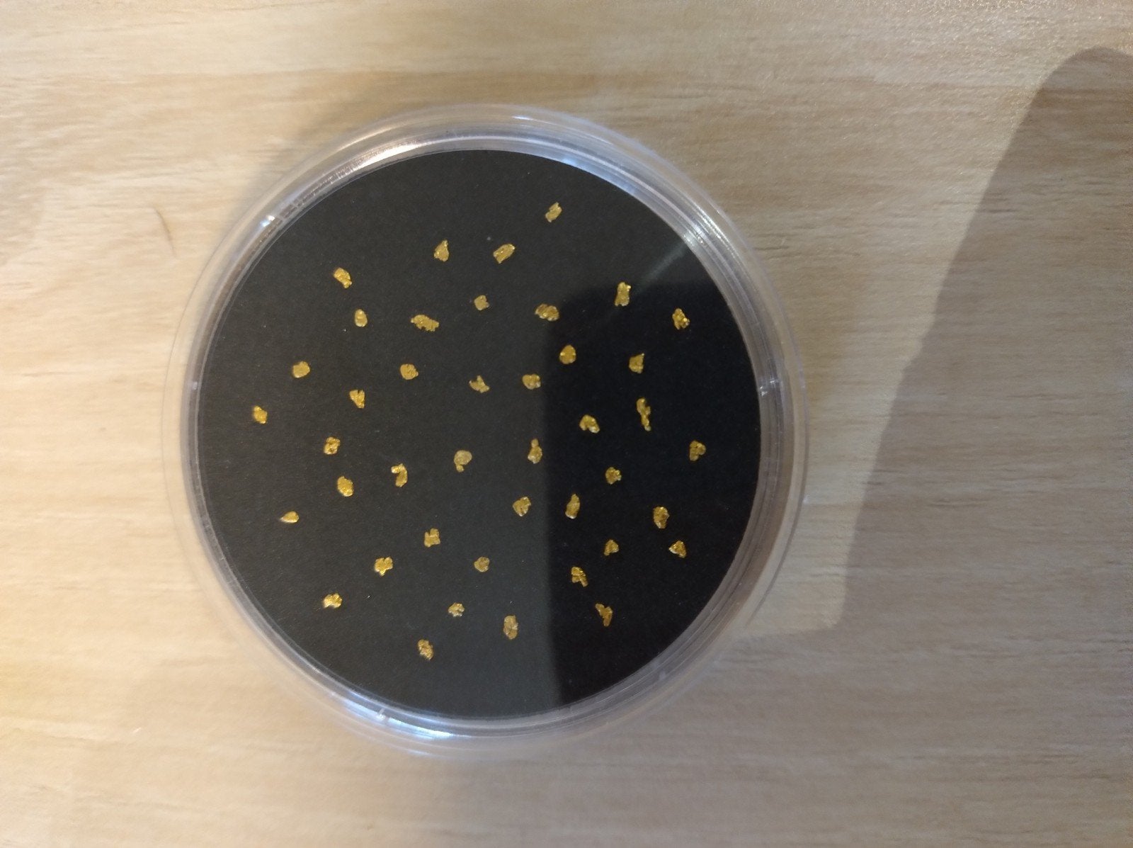 doosje met goud schilfers 0,51 gram, Postzegels en Munten, Ophalen, Goud