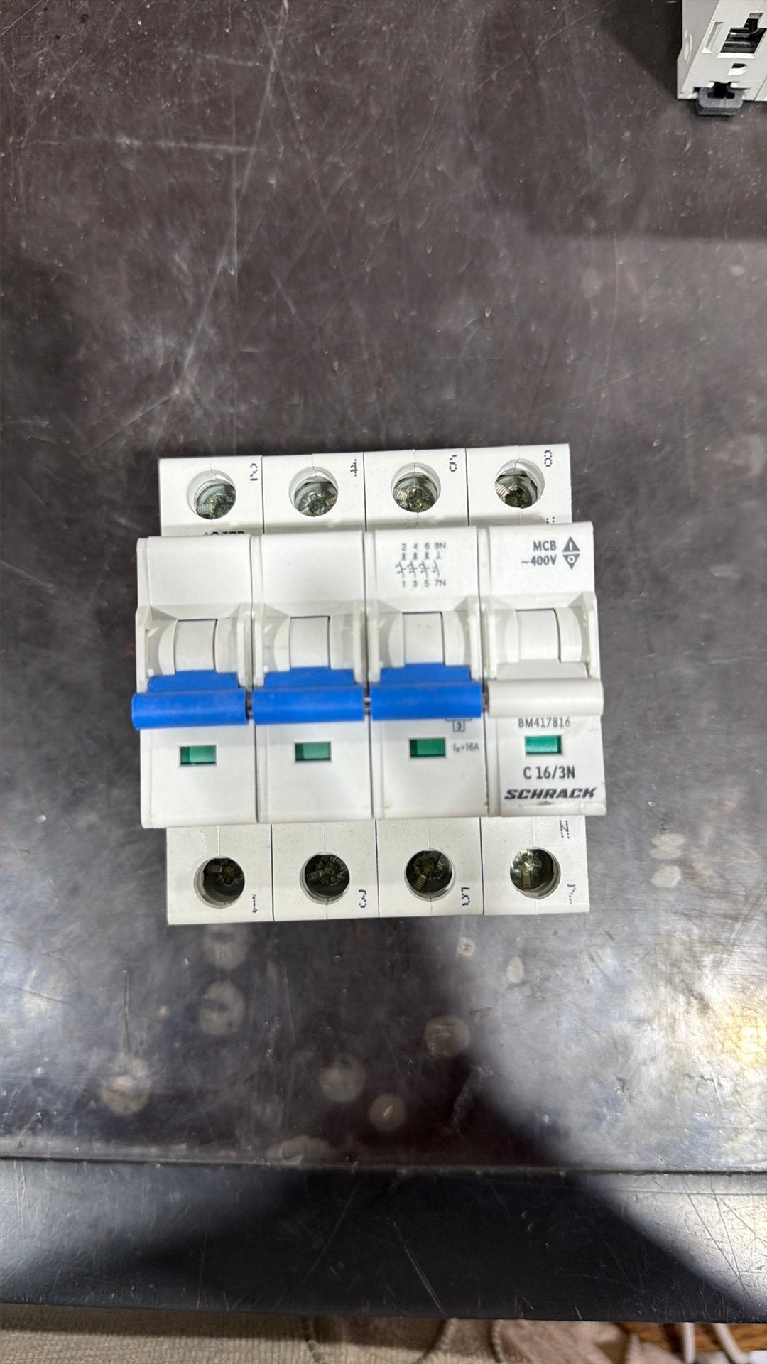 SCHRACK AUTOMAAT 4P C16, Ophalen, Zo goed als nieuw
