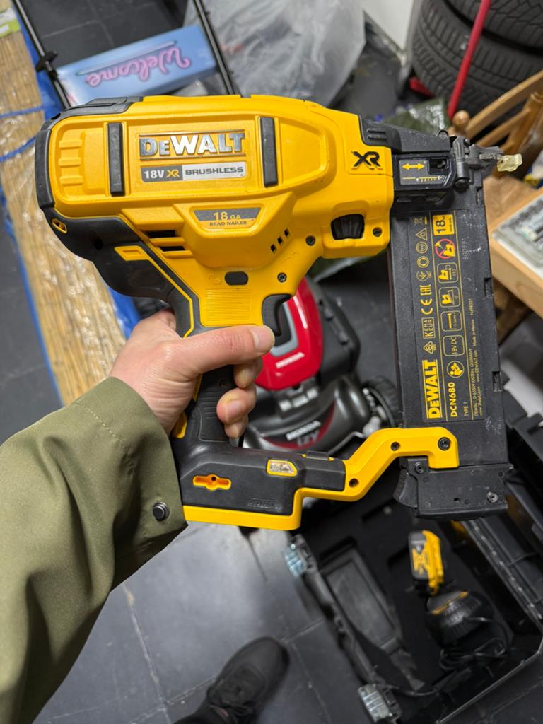 Dewalt DCN680NT, Enlèvement, Utilisé