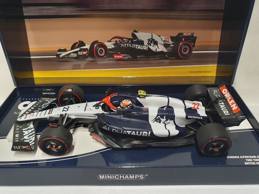 Yuki Tsunoda Alpha Tauri AT04 Engeland 2023 Minichamps 1:18, Ophalen of Verzenden, Nieuw, Auto, MiniChamps