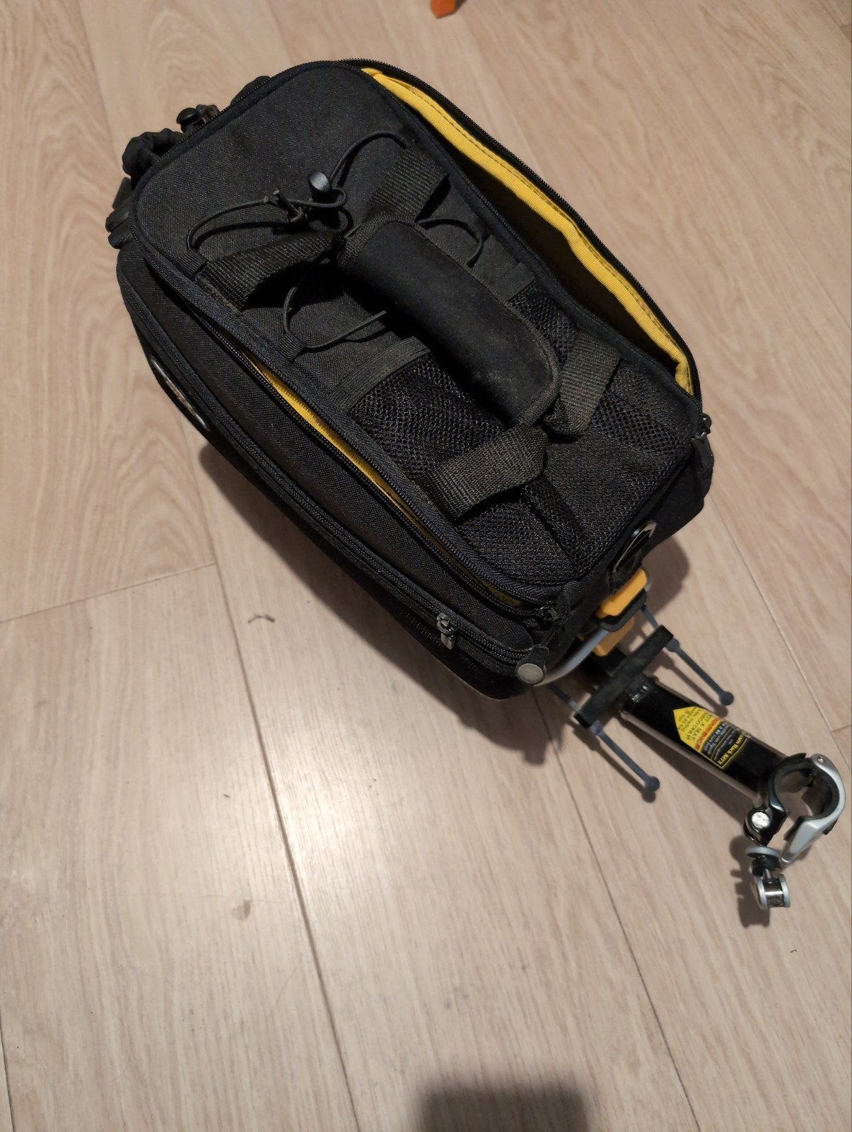 Bagagedrager met bijhorende tas, Fietsen en Brommers, Fietsaccessoires | Bagagedragers, Ophalen of Verzenden, Gebruikt