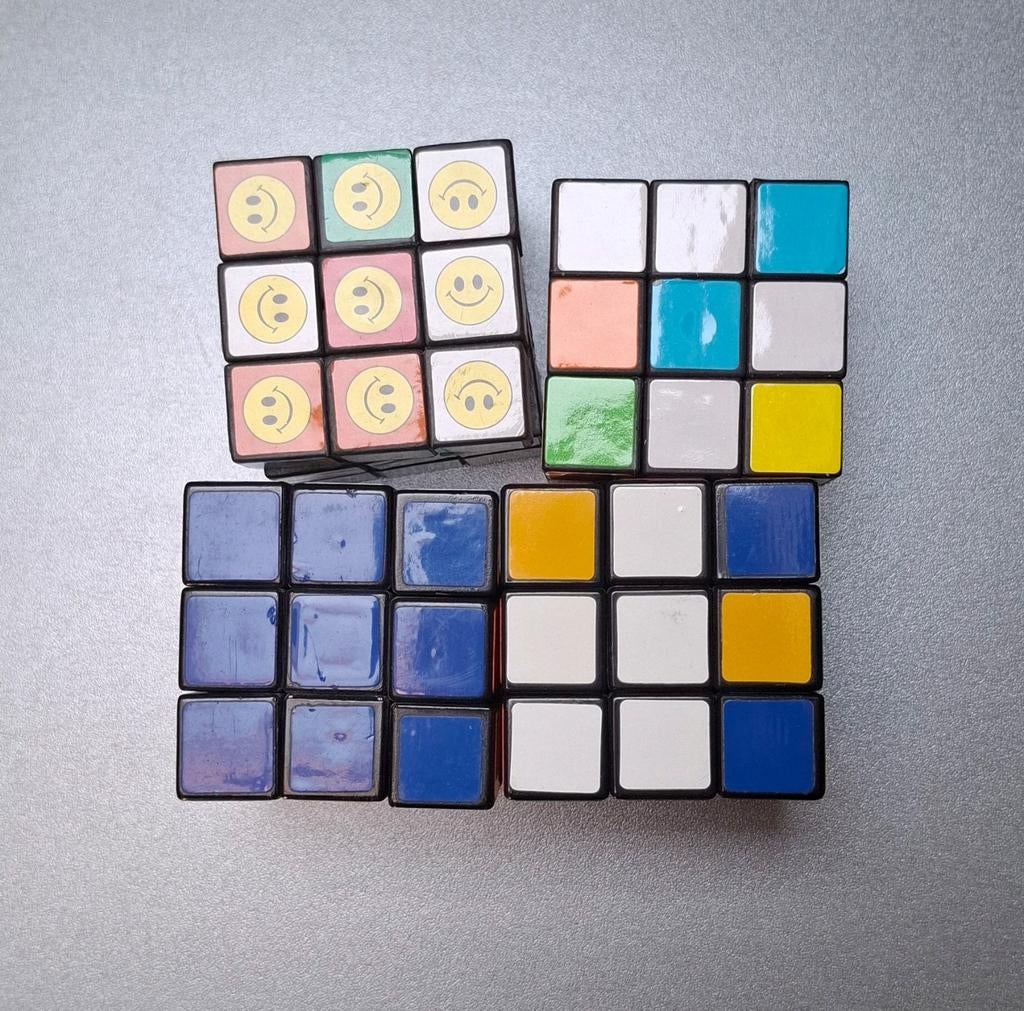 4 rubiks cubes, Enlèvement