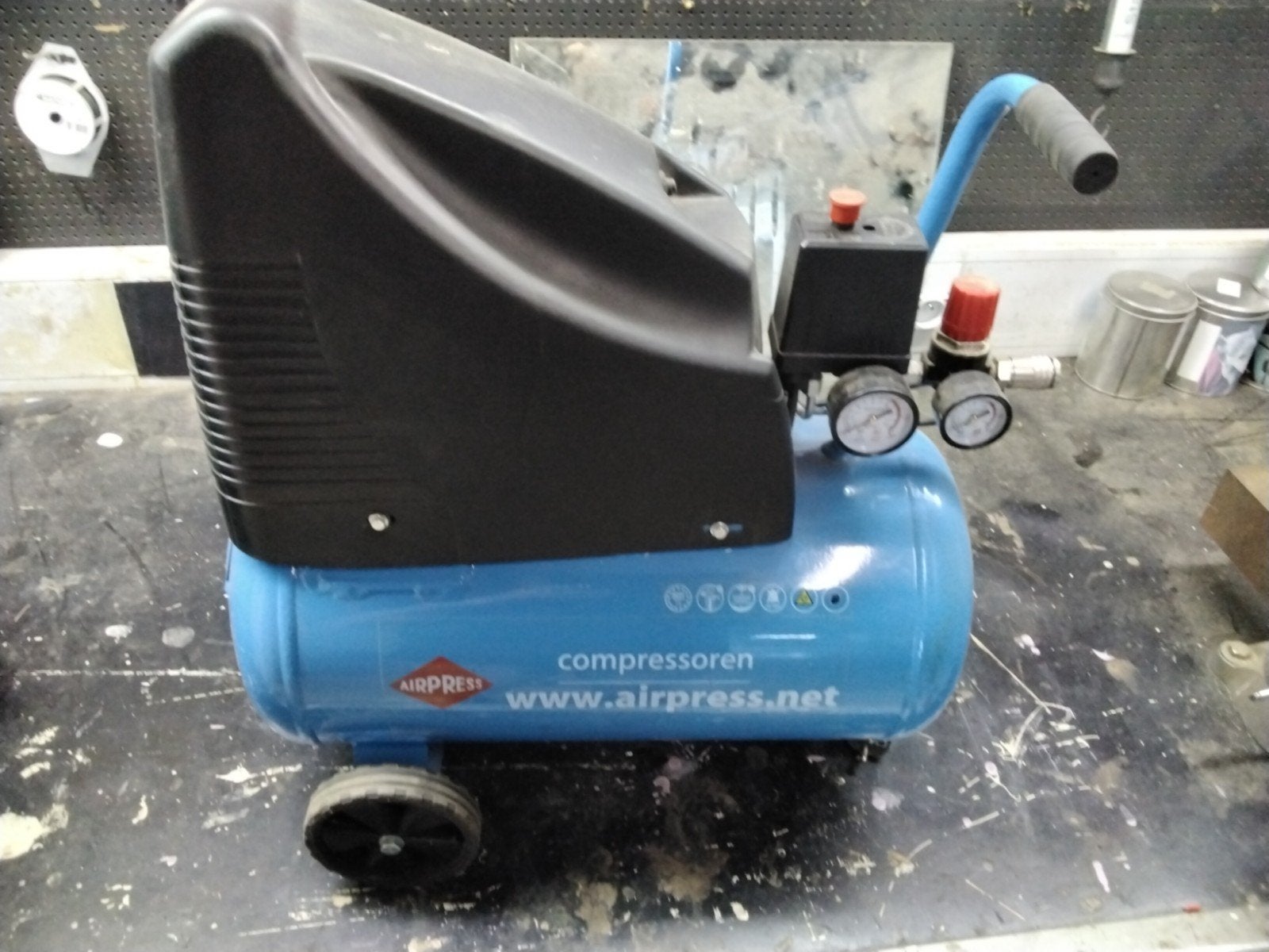 compressor met toebehoren, Minder dan 25 liter, Ophalen, Zo goed als nieuw, 6 tot 10 bar