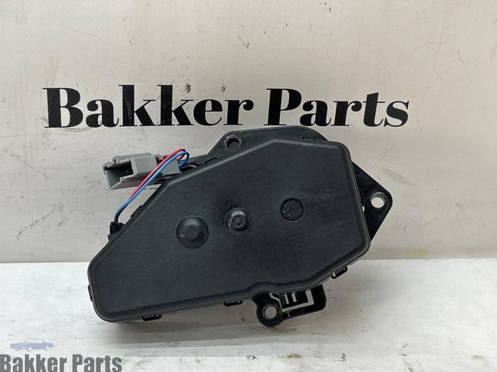 Moteur fermeture auxiliaire hayon d'un Landrover Evoque, Land Rover, -, -, 3 mois de garantie
