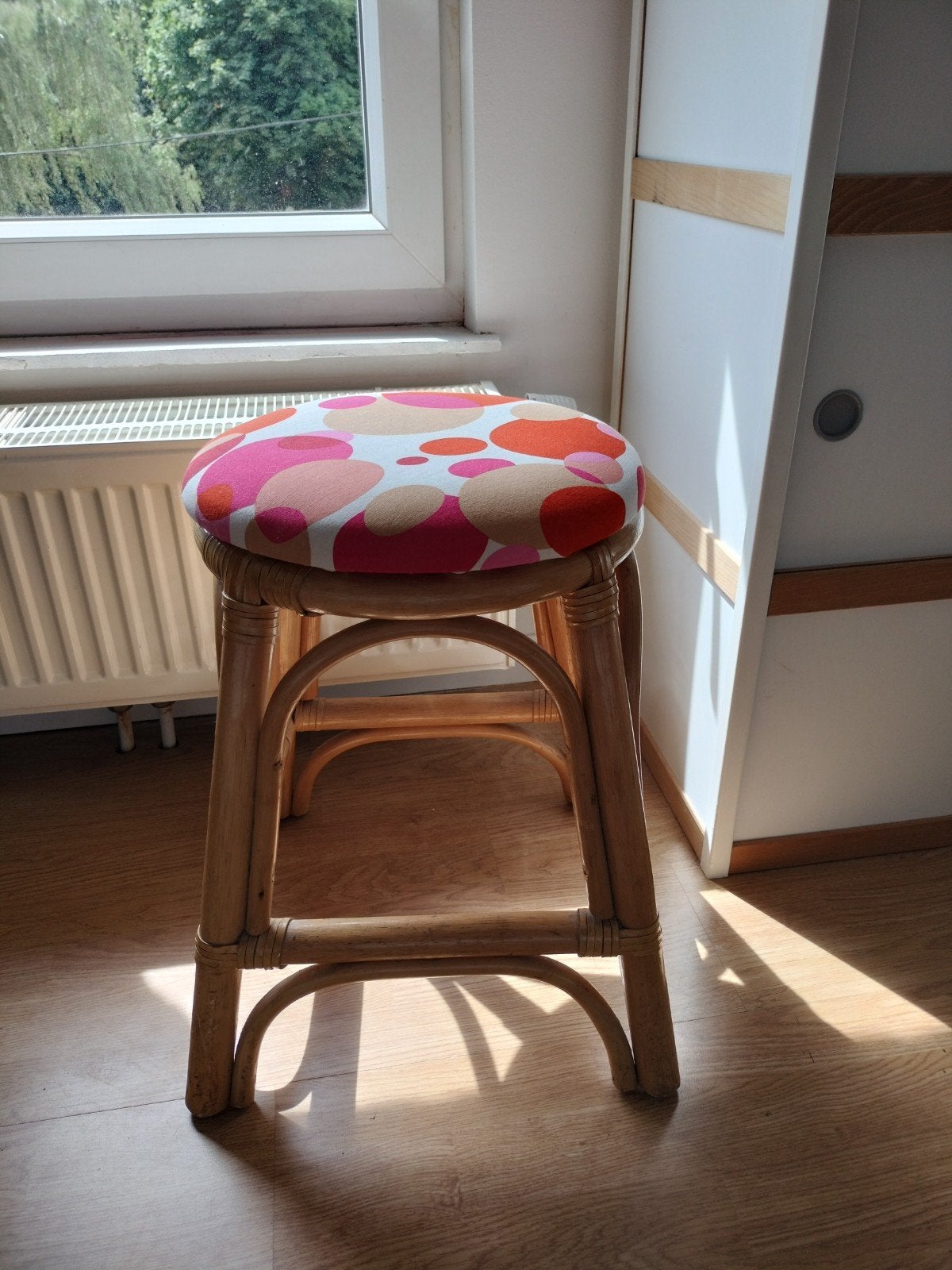Tabouret en bambou, Enlèvement
