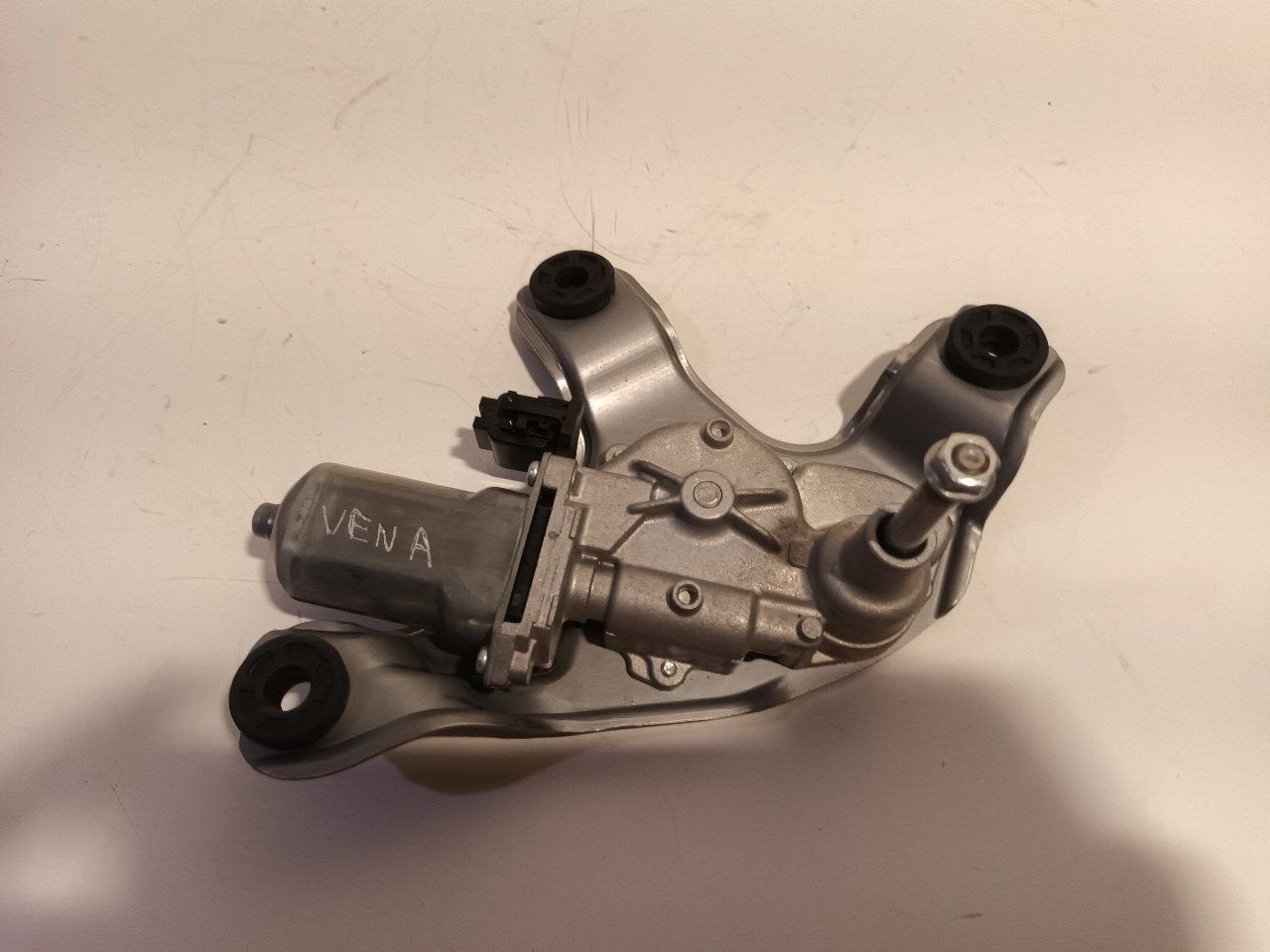 Ruitenwissermotor achter Suzuki Swift, Onderdelen@venauto.nl, Van der Ven Autorecycling B.V., Gebruikt, Ettenseweg 76, 4706 PB Roosendaal, The Netherlands