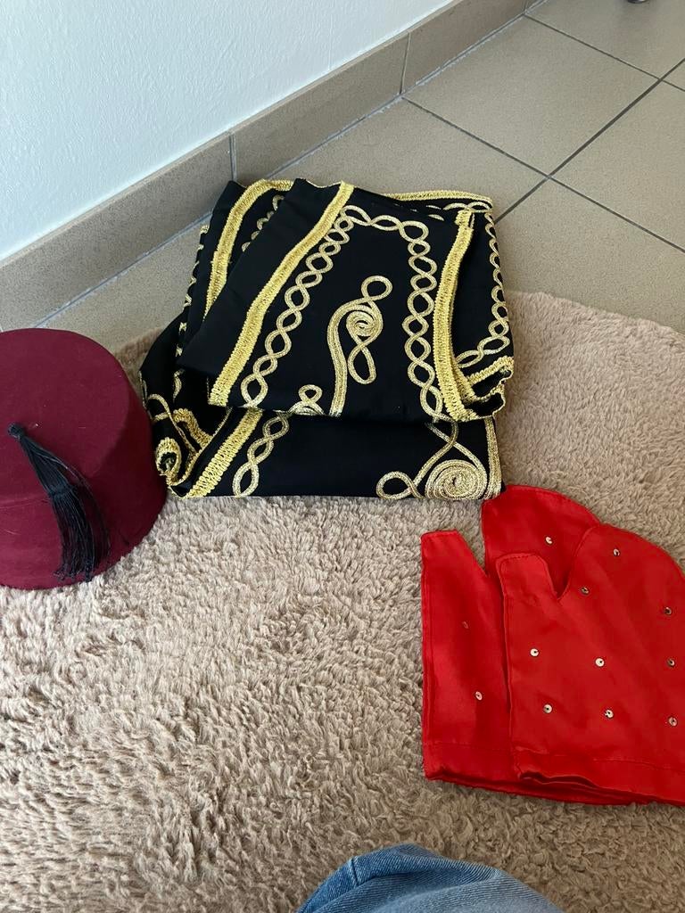 2 ottomaanse vest en hoed en henna handsxhoen, Ophalen of Verzenden, Zo goed als nieuw, Hoed