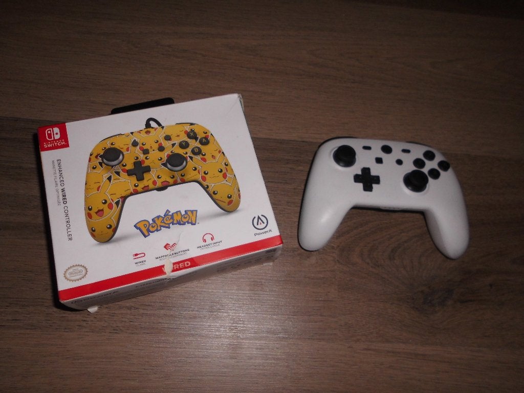 lot de 2 manettes pour console nintendo SWITCH dont pokemon, Consoles de jeu & Jeux vidéo, Enlèvement ou Envoi