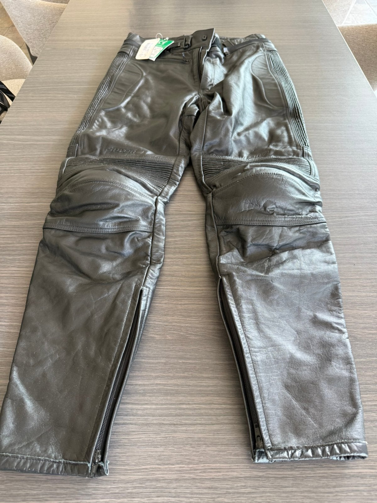 Spada lederen motorbroek maat 32 (M) Nieuw!, Motoren, Nieuw met kaartje, Broek | leer, Heren, Ophalen of Verzenden