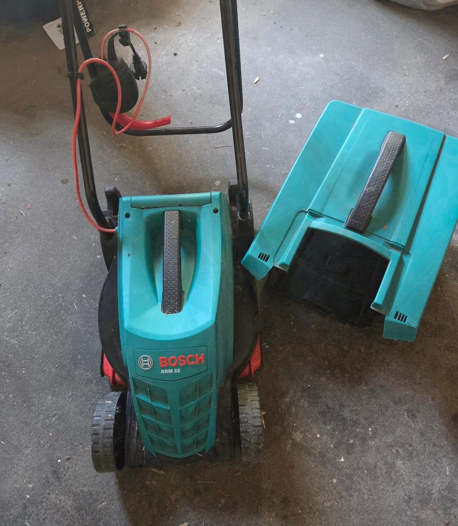 Tondeuse électrique Bosch ARM32, Démarrage électrique, Tondeuse rotative, Comme neuf, 30 à 39 cm