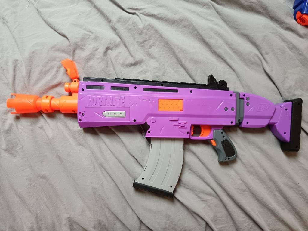NERF GUNS, Ophalen