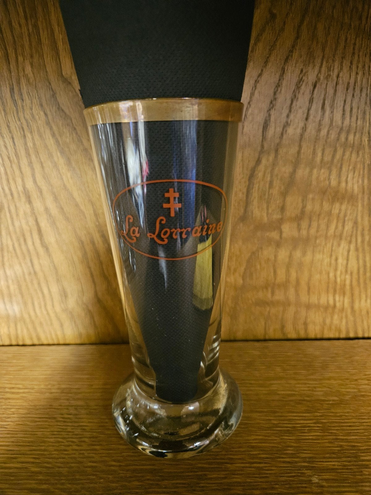 très vieux verre à bière au levain avec un beau bord doré, Enlèvement