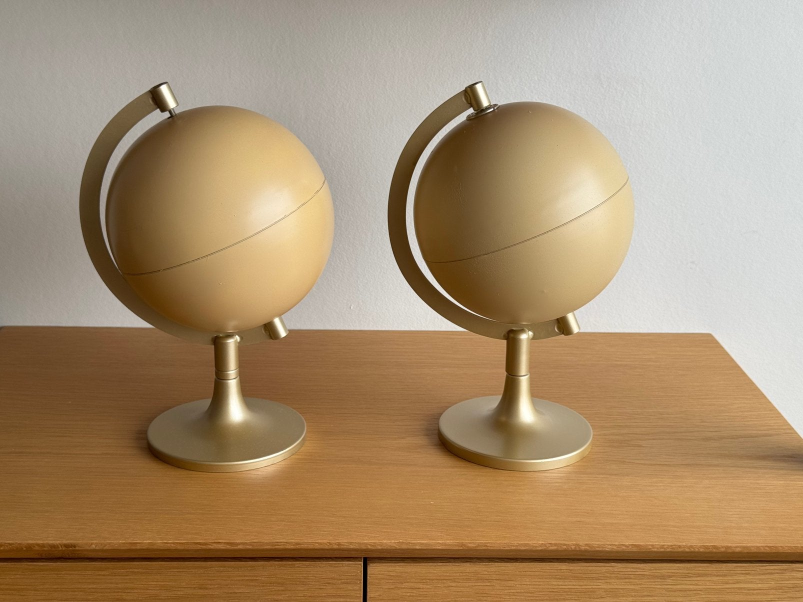2 decoratieve wereldbollen te koop, Ophalen of Verzenden, Zo goed als nieuw