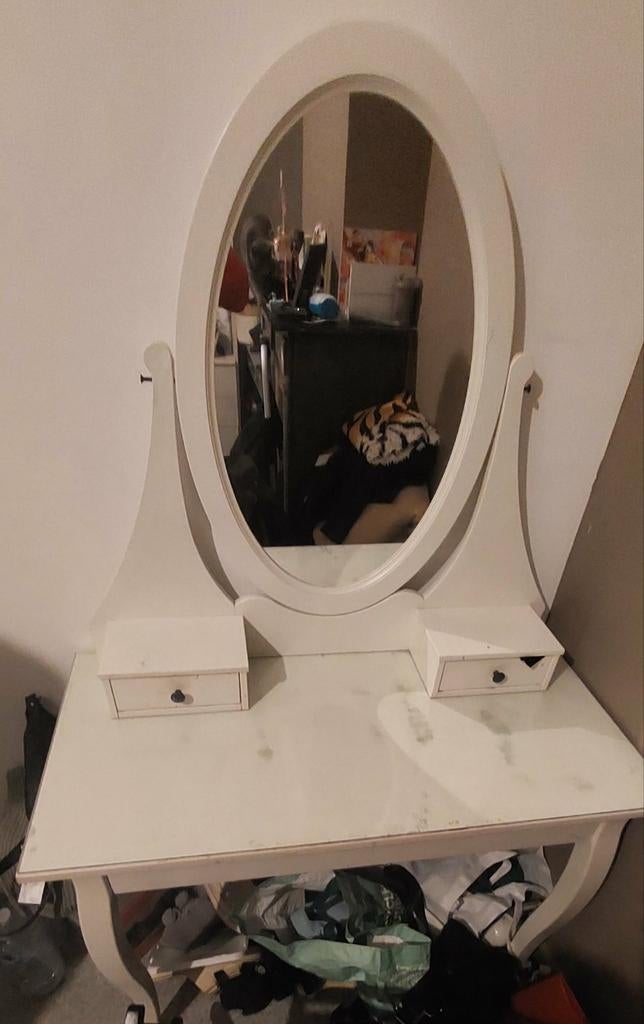 Coiffeuse  blanche avec miroir, Enlèvement