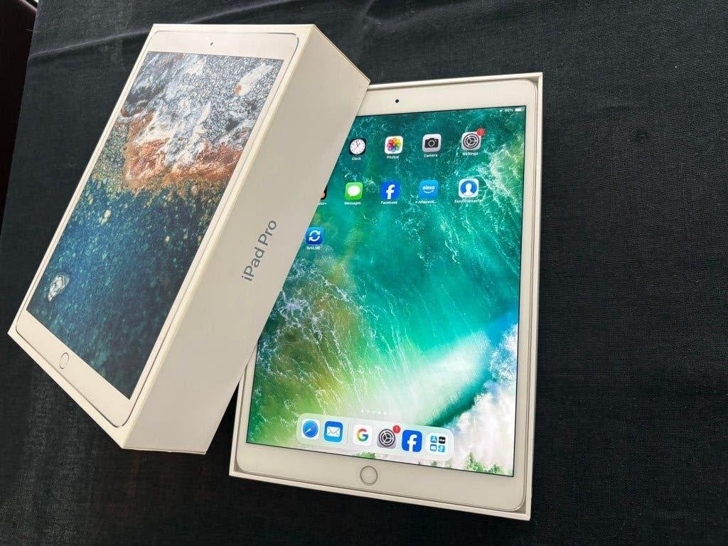 iPad Pro 10.5” 256GB + Smart Keyboard – Perfecte staat, Computers en Software, Ophalen of Verzenden, Zo goed als nieuw, Apple iPad Pro