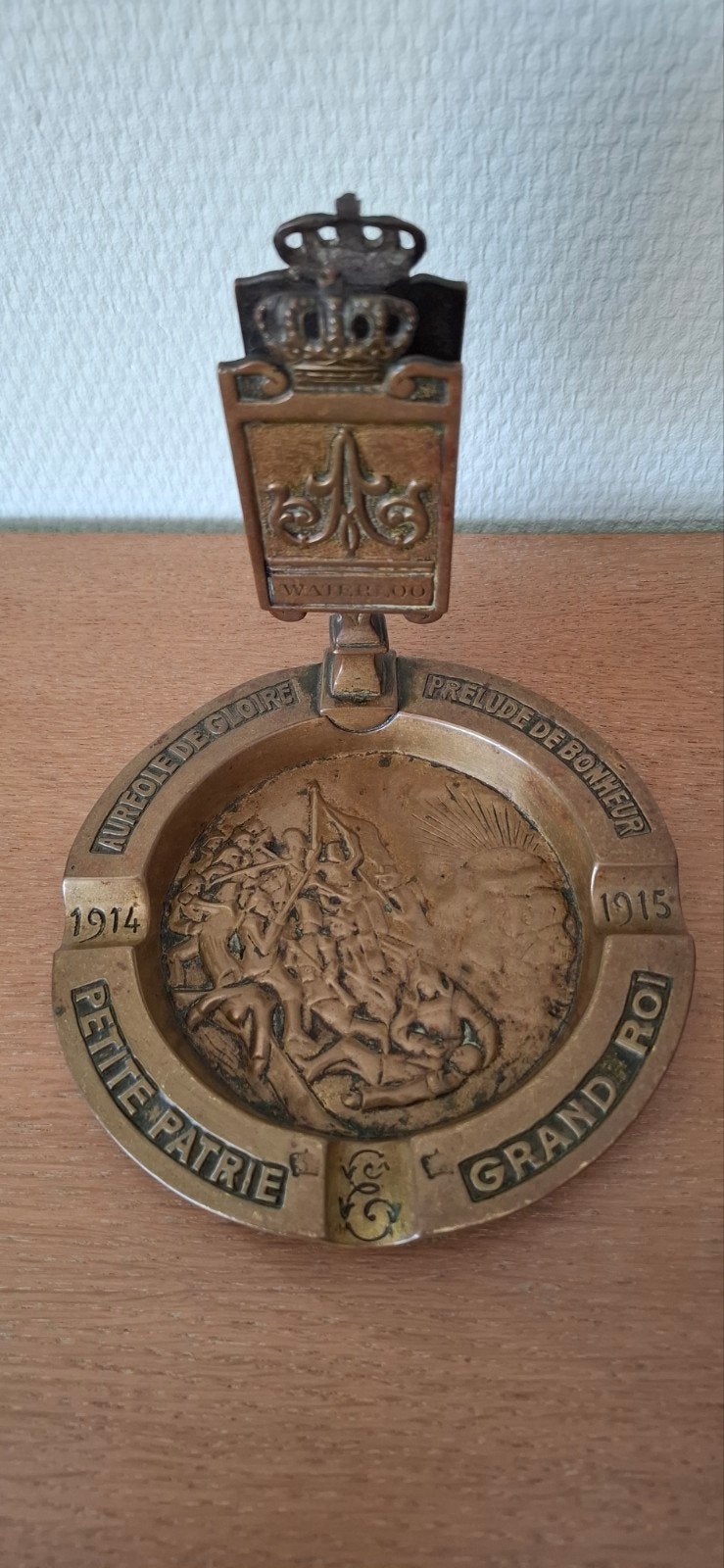 Oude asbak Waterloo, Ophalen