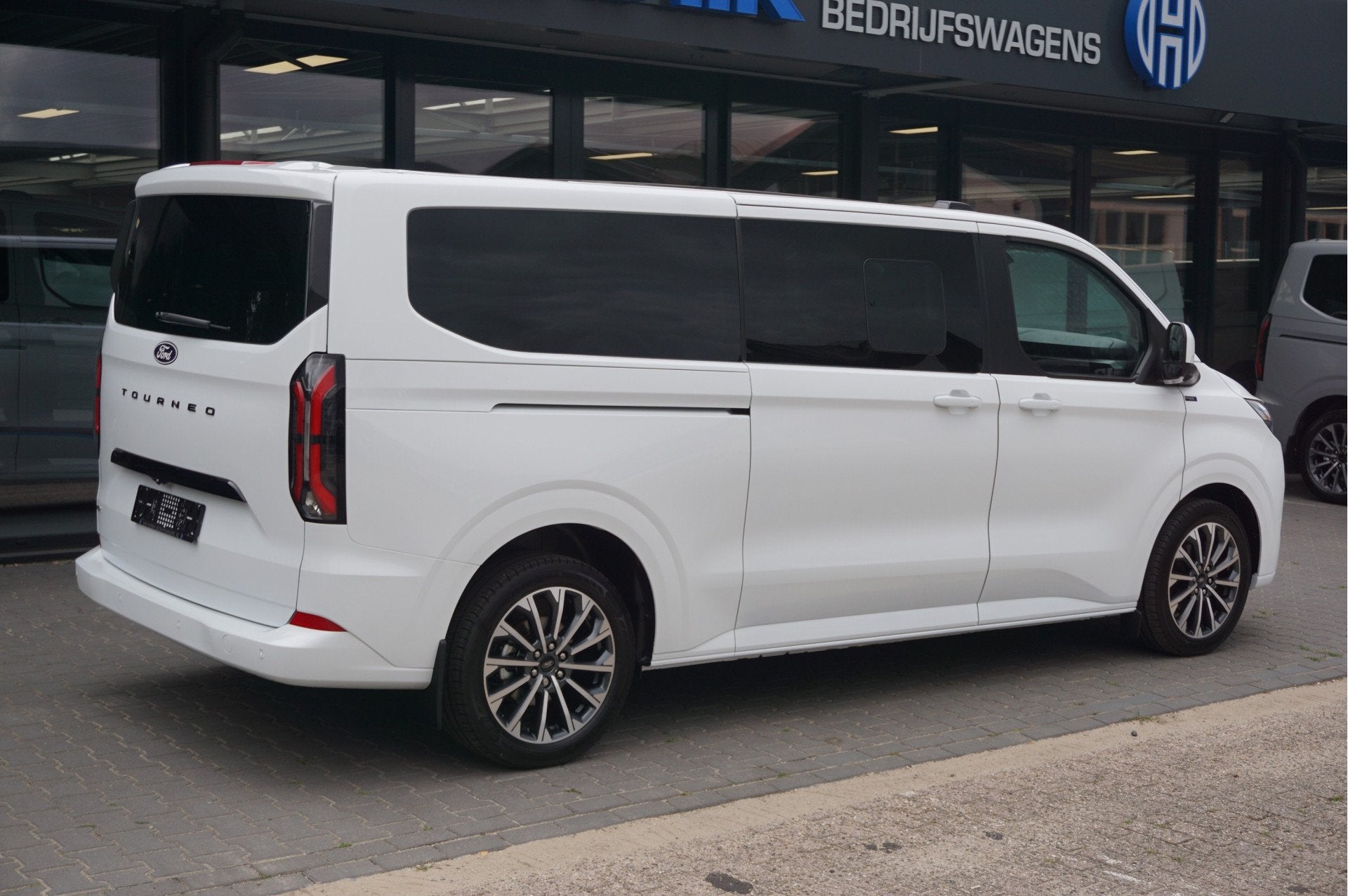 Ford Transit Custom Tourneo 340L 2.5 PHEV 233PK Titanium X P, Auto's, 4 cilinders, 1850 kg, Wit, Leder