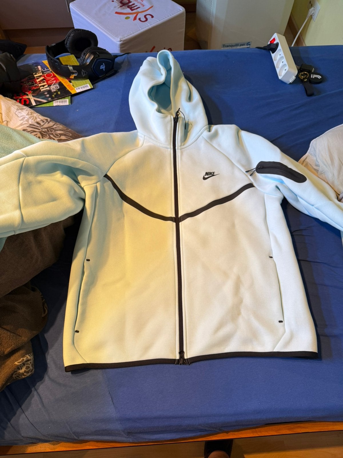 Je vends un nike tech, Vêtements | Hommes, Vêtements de sport, Enlèvement, Comme neuf